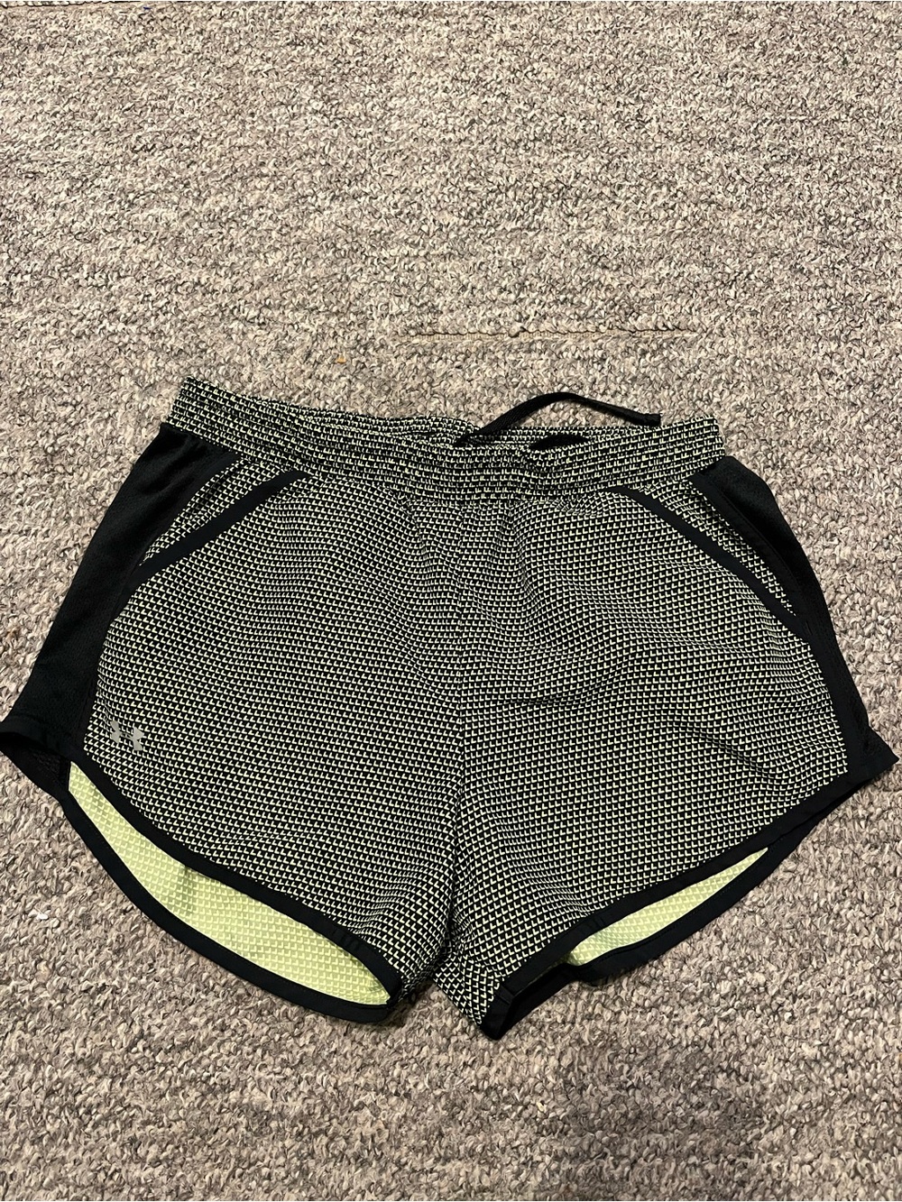 Under Armour Women’s Black & Lime Athletic Shorts Size Small Or Medium
